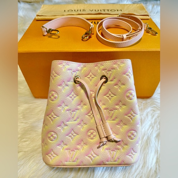 Louis Vuitton Limited edition Neonoe Stardust impriente pink shoulder bag - Picture 15 of 17